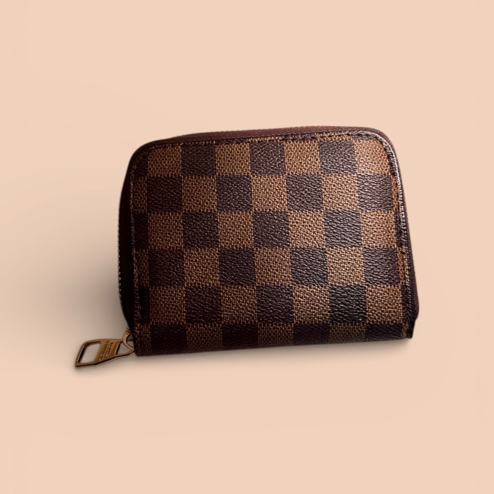 Elegant Checkered Wallet - Picture 3 of 3